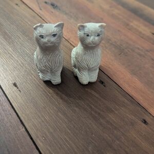 2 Vintage Marble Hand Carved‎ Cat Figurines